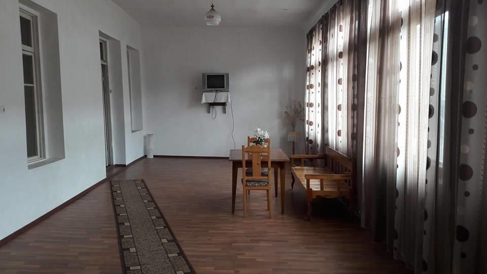 N&N Guest House Mestia Bagian luar foto
