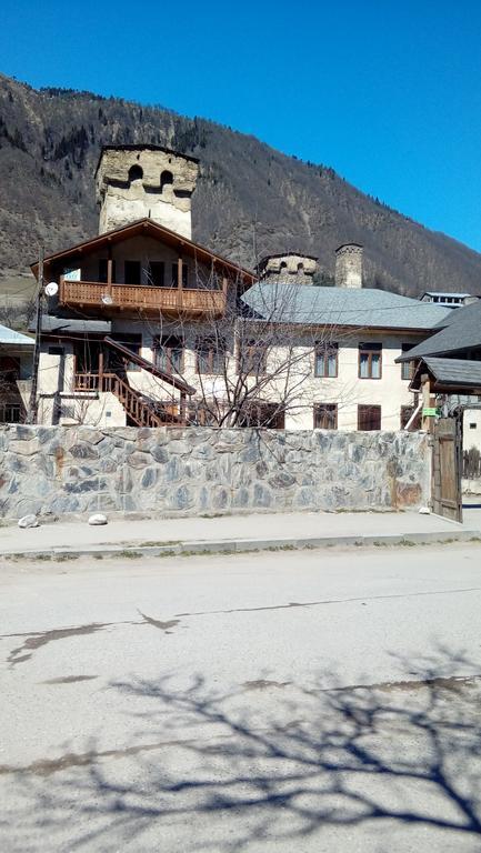 N&N Guest House Mestia Bagian luar foto