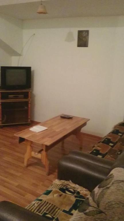 N&N Guest House Mestia Bagian luar foto
