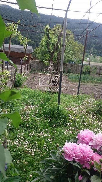 N&N Guest House Mestia Bagian luar foto