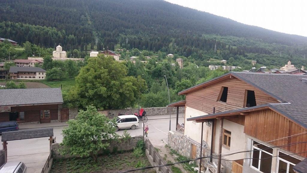 N&N Guest House Mestia Bagian luar foto