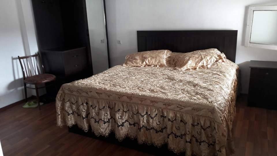 N&N Guest House Mestia Bagian luar foto