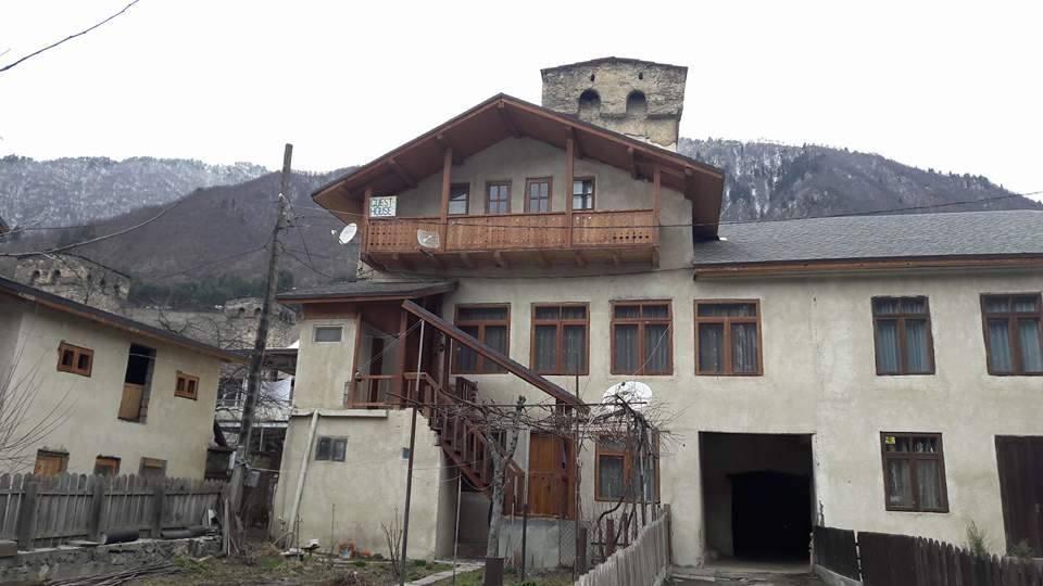 N&N Guest House Mestia Bagian luar foto