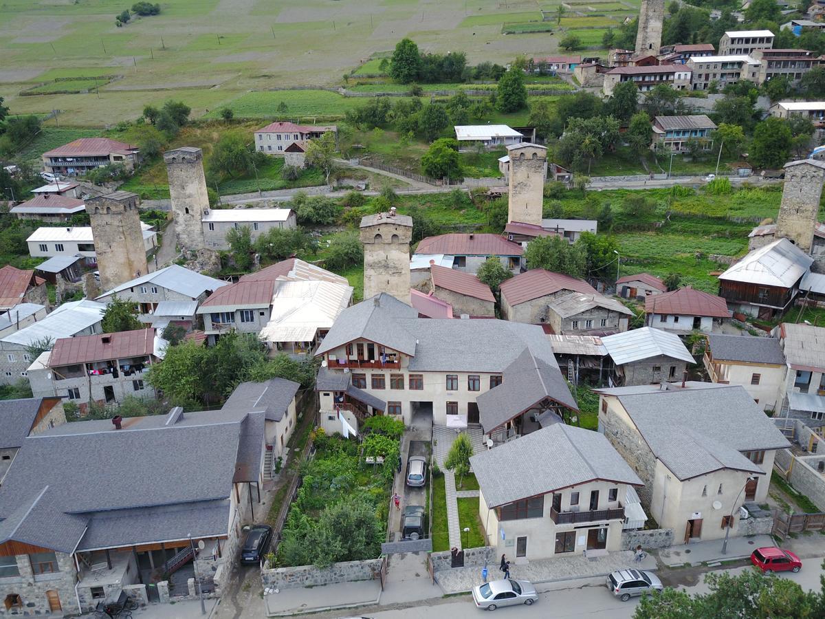 N&N Guest House Mestia Bagian luar foto