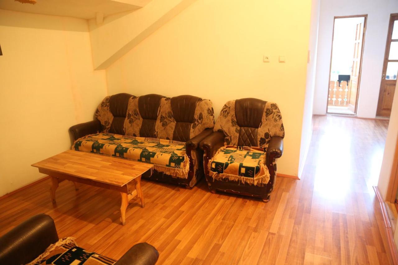 N&N Guest House Mestia Bagian luar foto