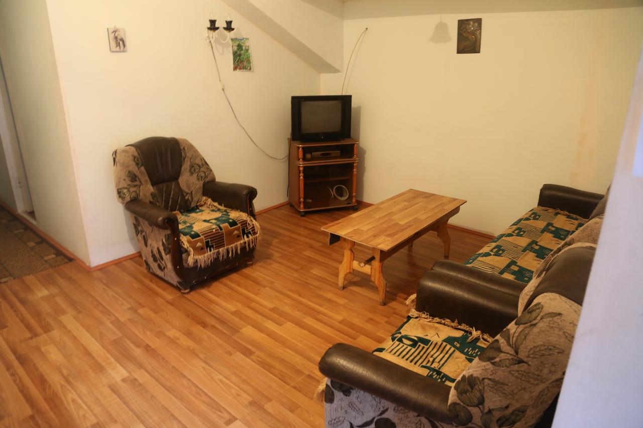 N&N Guest House Mestia Bagian luar foto
