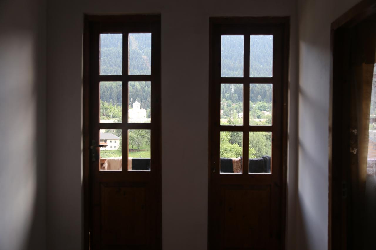 N&N Guest House Mestia Bagian luar foto